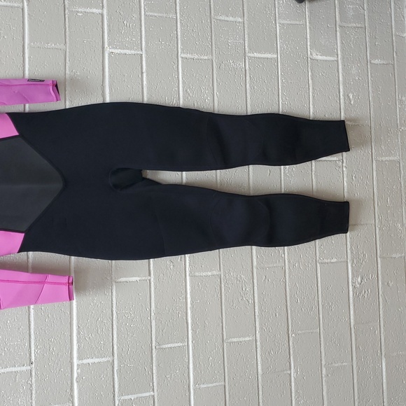 O'Neill Black and Pink Neoprene Wetsuit for Swimming - Picture 8 of 8